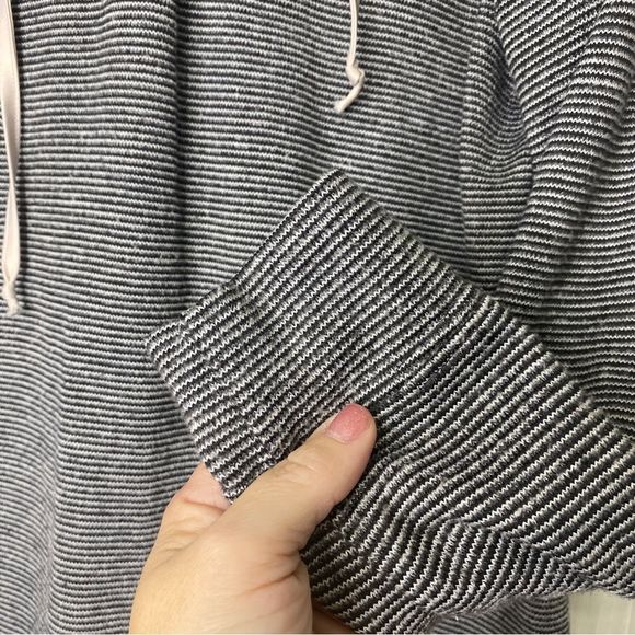 Maurices striped Hoodie with lace up Neckline shirt size Large - Picture 4 of 8